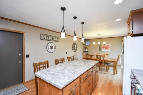 Kitchen - 4412 E Scranton St, Sioux Falls, SD 57103 photo 4 of 5