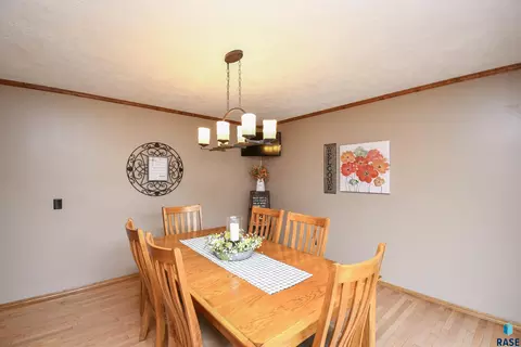 Dining - 4412 E Scranton St, Sioux Falls, SD 57103 photo 3 of 3