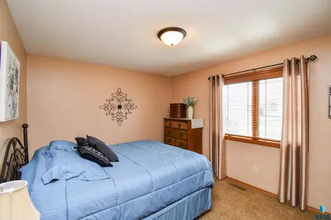 Bedroom - 4412 E Scranton St, Sioux Falls, SD 57103 photo 5 of 14