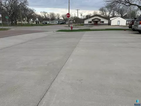 Exterior - 701 E 6th St, Freeman, SD 57029 photo 4 of 4