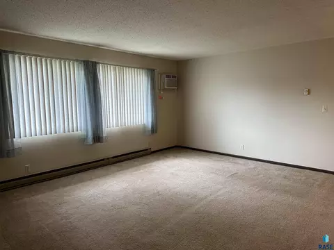 Living - 701 E 6th St, Freeman, SD 57029 photo 3 of 9