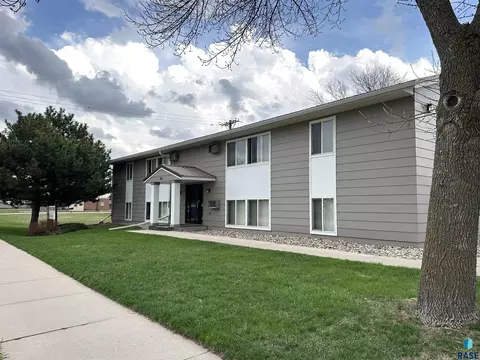 Exterior - 701 E 6th St, Freeman, SD 57029 photo 2 of 4