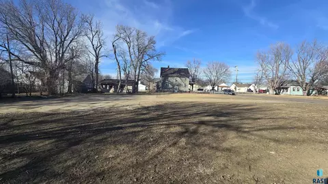 325 N Blauvelt Ave, Sioux Falls, SD 57103 photo 4