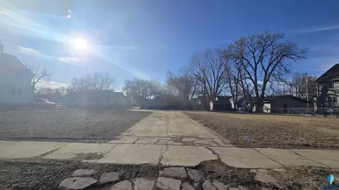 325 N Blauvelt Ave, Sioux Falls, SD 57103 photo 5