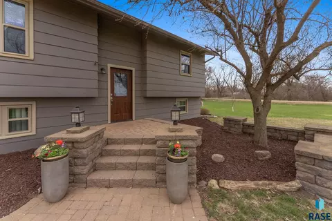 47996 280th St, Canton, SD 57013