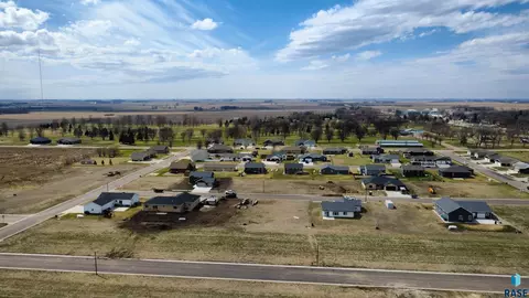 609 Hawk Ave, Colman, SD 57017 photo 3