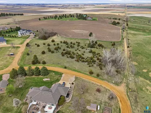483 Rd Ave Arrowhead Pl, Canton, SD 57013 photo 9