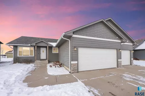 205 N Ceylon Dr, Tea, SD 57064
