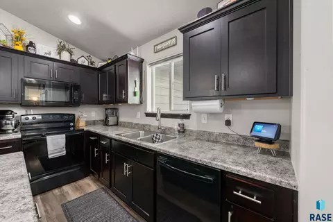 Kitchen - 205 N Ceylon Dr, Tea, SD 57064 photo 3 of 7