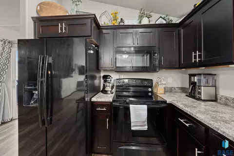 Kitchen - 205 N Ceylon Dr, Tea, SD 57064 photo 6 of 7