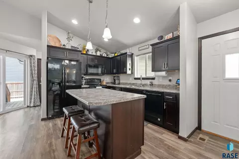 Kitchen - 205 N Ceylon Dr, Tea, SD 57064 photo 2 of 7