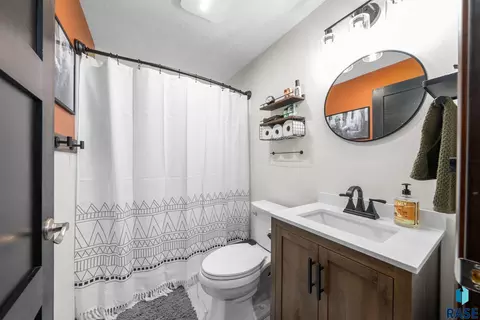 Bath - 205 N Ceylon Dr, Tea, SD 57064 photo 4 of 4