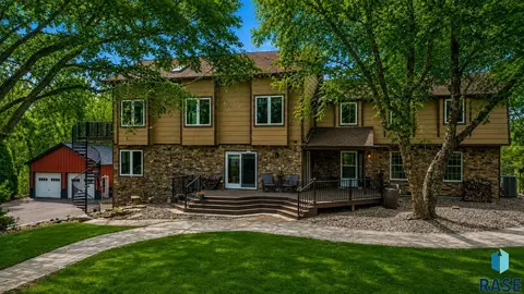 1305 S Barbara Cir, Sioux Falls, SD 57110