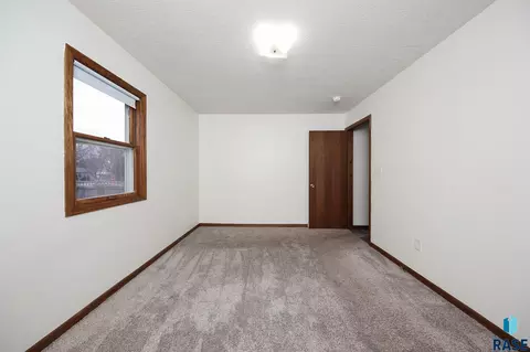 Bedroom - 948 S Cloudas Ave, Sioux Falls, SD 57103 photo 4 of 5