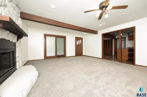 Living - 948 S Cloudas Ave, Sioux Falls, SD 57103 photo 3 of 3
