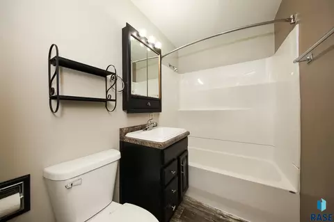 Bath - 948 S Cloudas Ave, Sioux Falls, SD 57103 photo 1 of 1