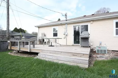 Exterior - 948 S Cloudas Ave, Sioux Falls, SD 57103 photo 2 of 2