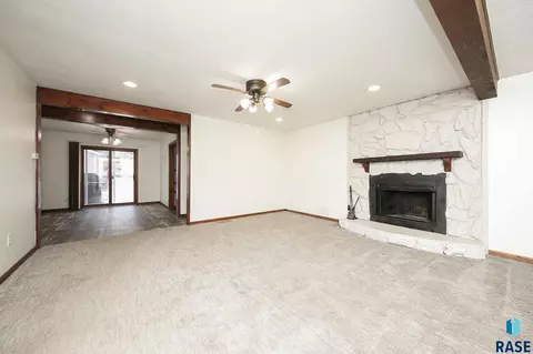Living - 948 S Cloudas Ave, Sioux Falls, SD 57103 photo 2 of 3
