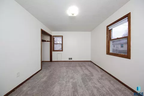 Bedroom - 948 S Cloudas Ave, Sioux Falls, SD 57103 photo 3 of 5