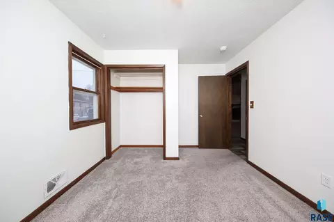 Bedroom - 948 S Cloudas Ave, Sioux Falls, SD 57103 photo 2 of 5