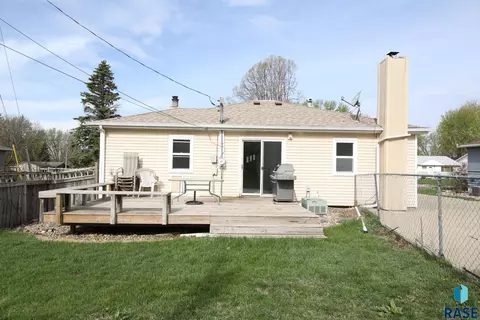 Exterior - 948 S Cloudas Ave, Sioux Falls, SD 57103 photo 1 of 2