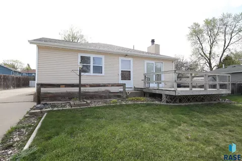 948 S Cloudas Ave, Sioux Falls, SD 57103