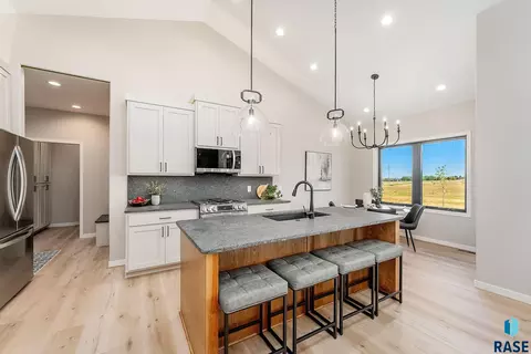 Kitchen - 2516 E Chestnut Trl, Brandon, SD 57005 photo 1 of 4