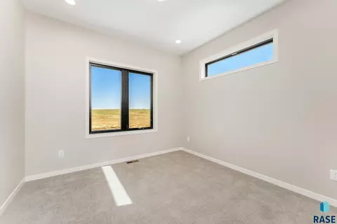 Bedroom - 2516 E Chestnut Trl, Brandon, SD 57005 photo 6 of 10