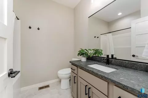 Bath - 2516 E Chestnut Trl, Brandon, SD 57005 photo 4 of 5