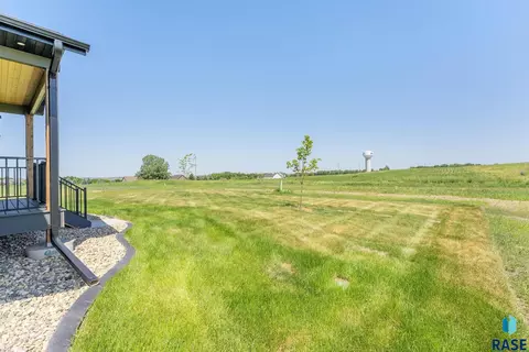 Exterior - 2516 E Chestnut Trl, Brandon, SD 57005 photo 6 of 6