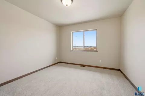 Bedroom - 2818 E Hazelnut St, Brandon, SD 57005 photo 3 of 8