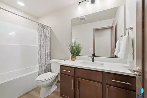 Bath - 2818 E Hazelnut St, Brandon, SD 57005 photo 3 of 3