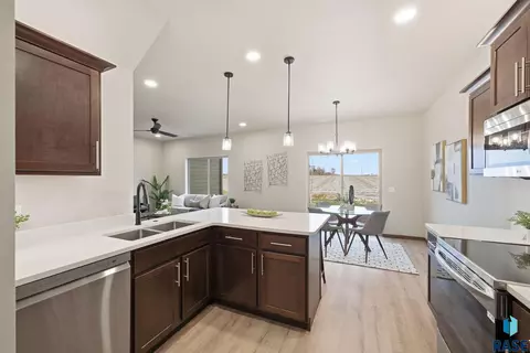 Kitchen - 2818 E Hazelnut St, Brandon, SD 57005 photo 3 of 3
