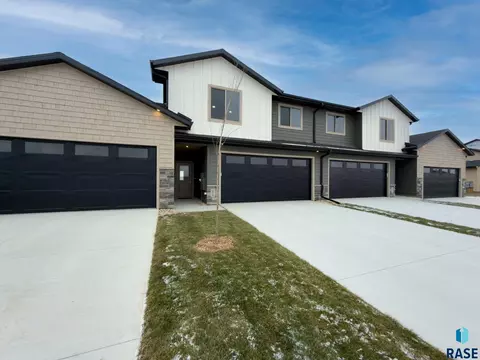 2818 E Hazelnut St, Brandon, SD 57005
