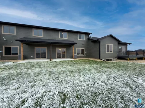 Exterior - 2818 E Hazelnut St, Brandon, SD 57005 photo 3 of 4