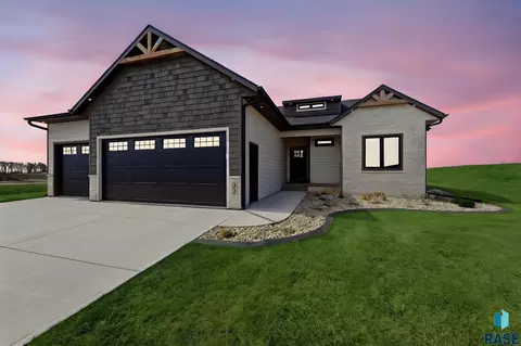 405 N Sunshine Ave, Brandon, SD 57005