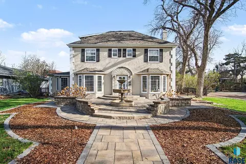 220 E 27th St, Sioux Falls, SD 57105