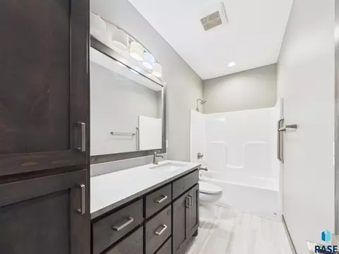 Bath - 301 Granite Ave, Tea, SD 57064 photo 4 of 4