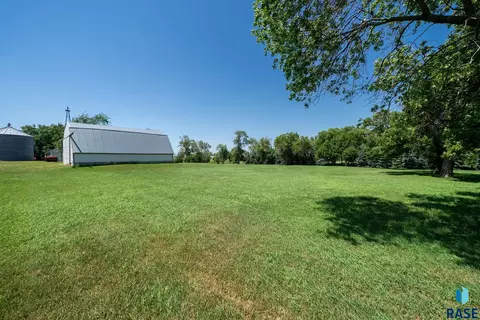 Exterior - 23948 Sd Highway 19 Hwy, Madison, SD 57042 photo 5 of 9