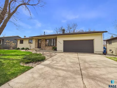 2409 S Royal Ct, Sioux Falls, SD 57106
