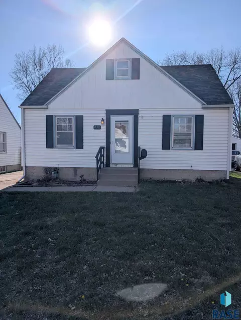 317 N Grange Ave, Sioux Falls, SD 57104