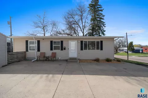 2317 E 18th St, Sioux Falls, SD 57103