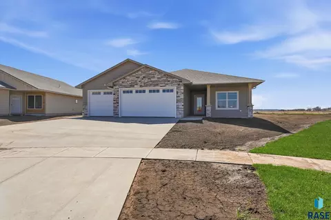 2417 E Gunnar St, Brandon, SD 57005