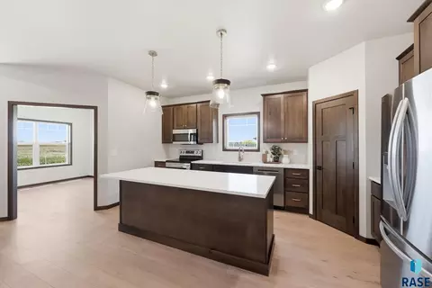 2417 E Gunnar St, Brandon, SD 57005 photo 2