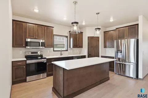 2417 E Gunnar St, Brandon, SD 57005 photo 4