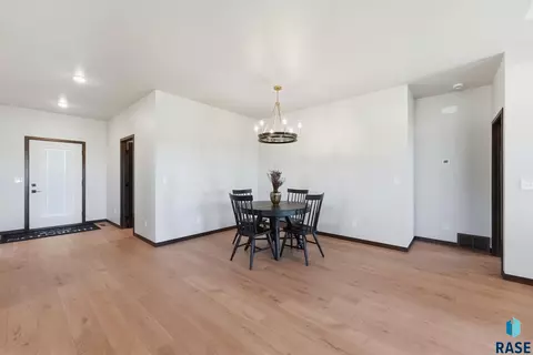 2417 E Gunnar St, Brandon, SD 57005 photo 10