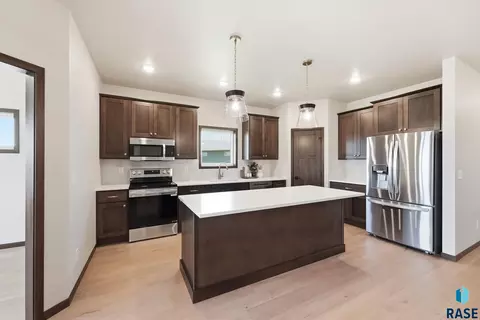 2417 E Gunnar St, Brandon, SD 57005 photo 3