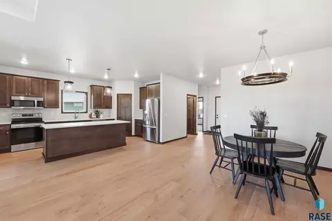 2417 E Gunnar St, Brandon, SD 57005 photo 9
