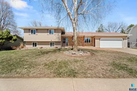 1612 E Cedar Ln, Sioux Falls, SD 57103