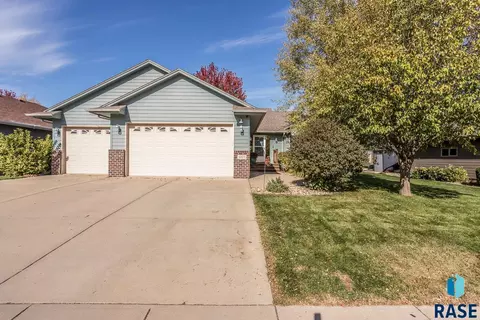 4904 E Tiger Lilly St, Sioux Falls, SD 57110
